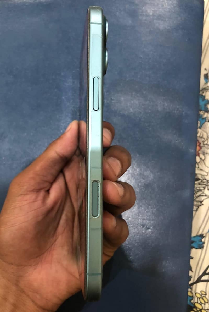 Apple iPhone 16 Plus 1
