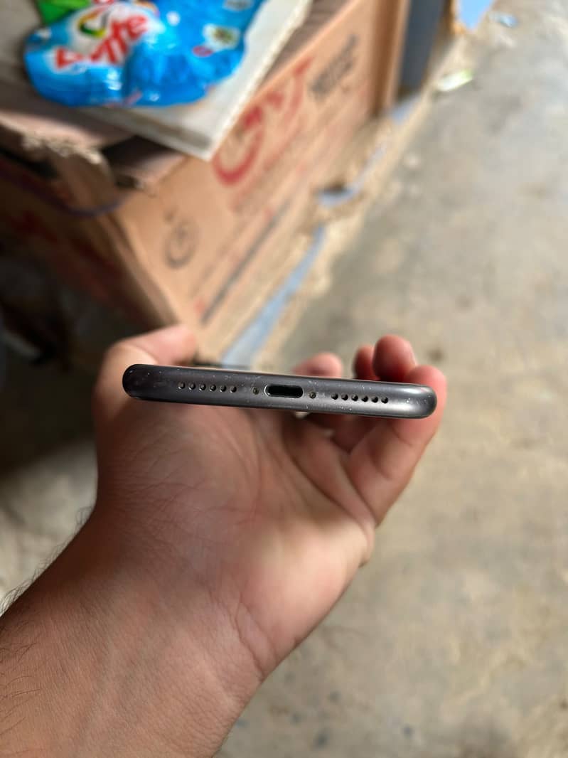 Apple iPhone 11 8