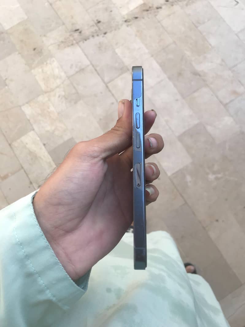 Apple iPhone 13 Pro 4