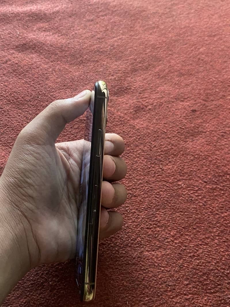 Apple iPhone 11 Pro 2