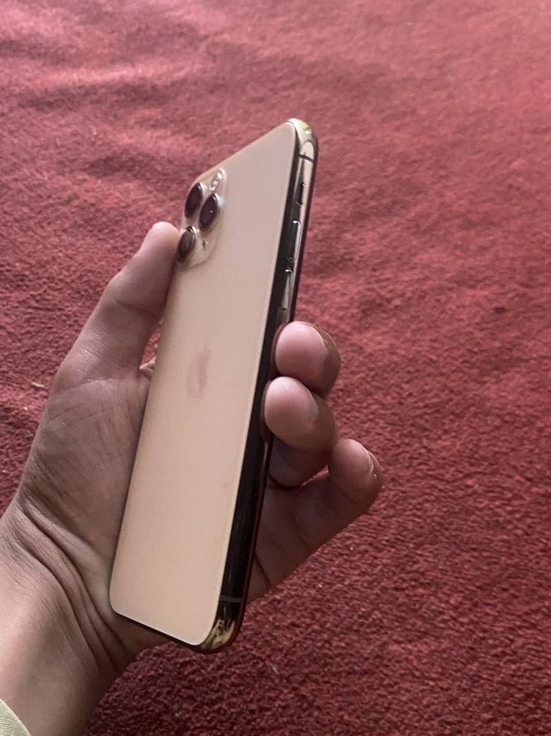 Apple iPhone 11 Pro 3
