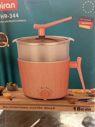 multi-functional electric cooker equipped with a clear glass lid an