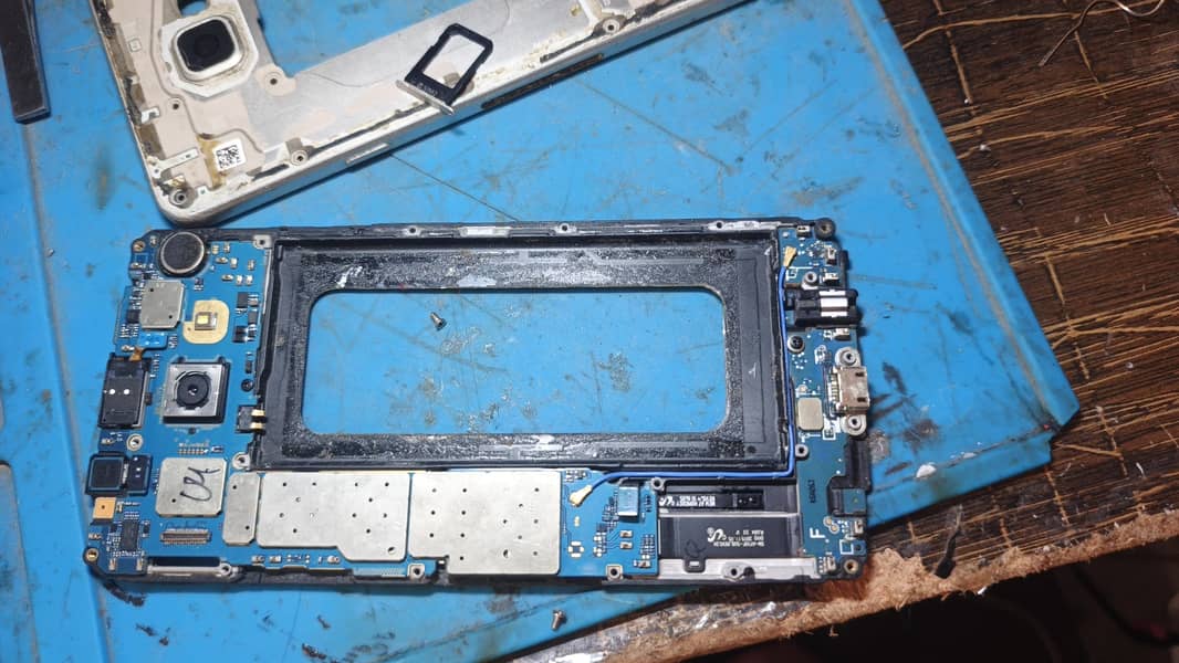 Samsung Mobile A7 0