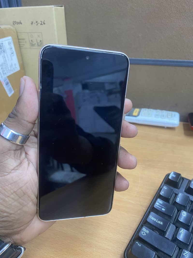 Google Pixel 8 4
