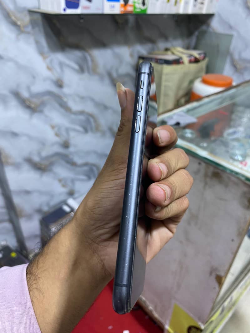 Apple iPhone 11 6