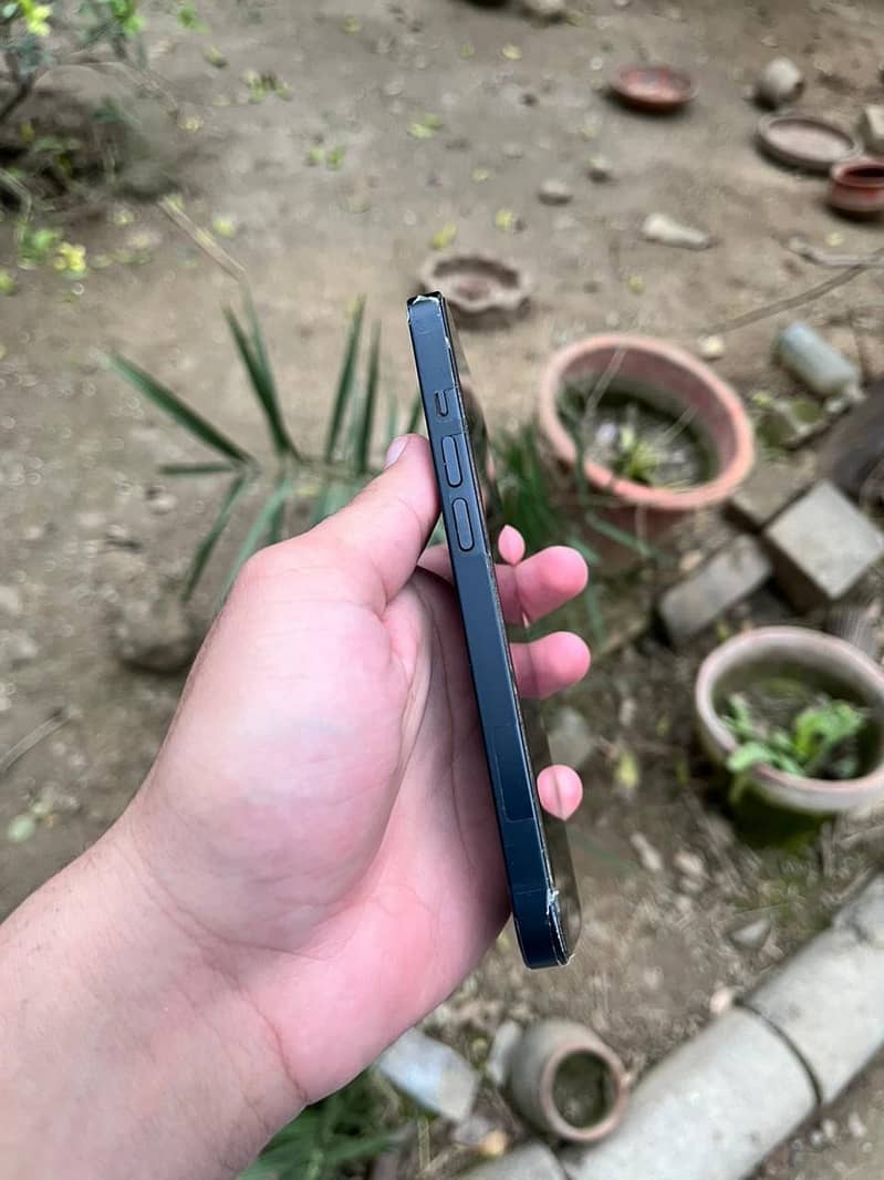 Apple iPhone 14 4