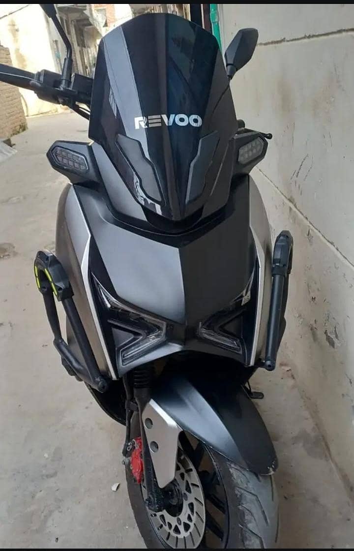 Revvo E52 4