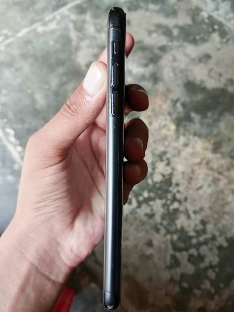 Apple iPhone 11 Pro Max 4