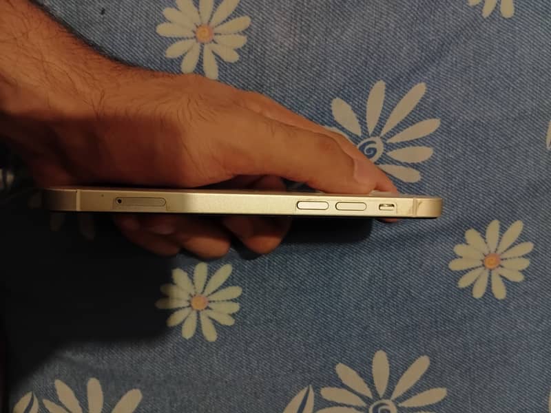 Apple iPhone 12 4