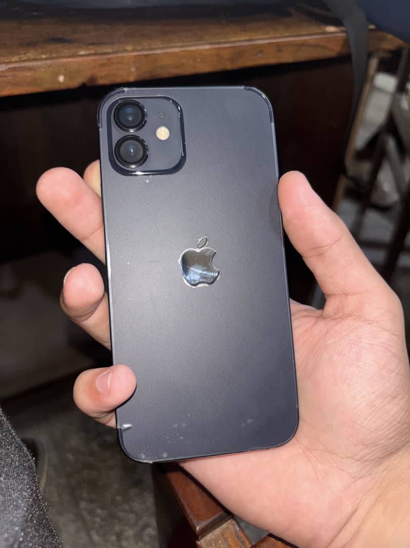 Apple iPhone 12 4