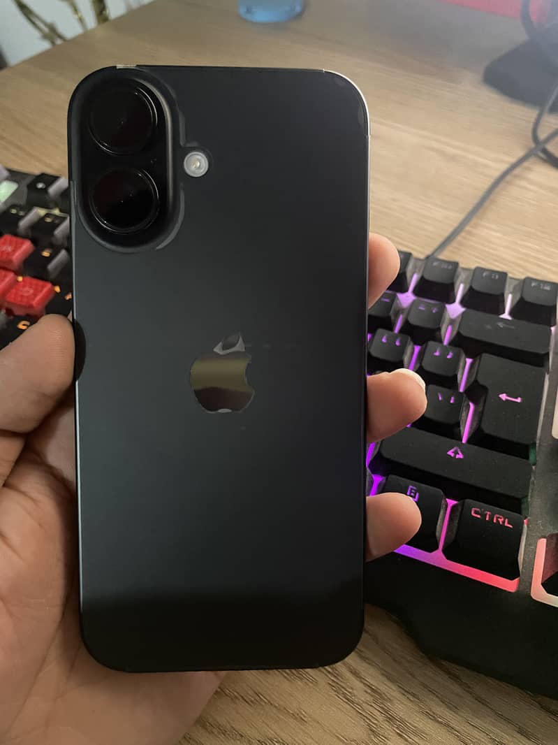 iPhone 16 3