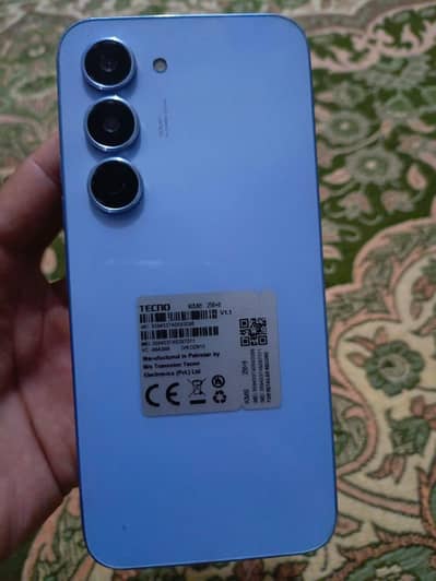 techno spark 40 pro with box charger nahi ha  8