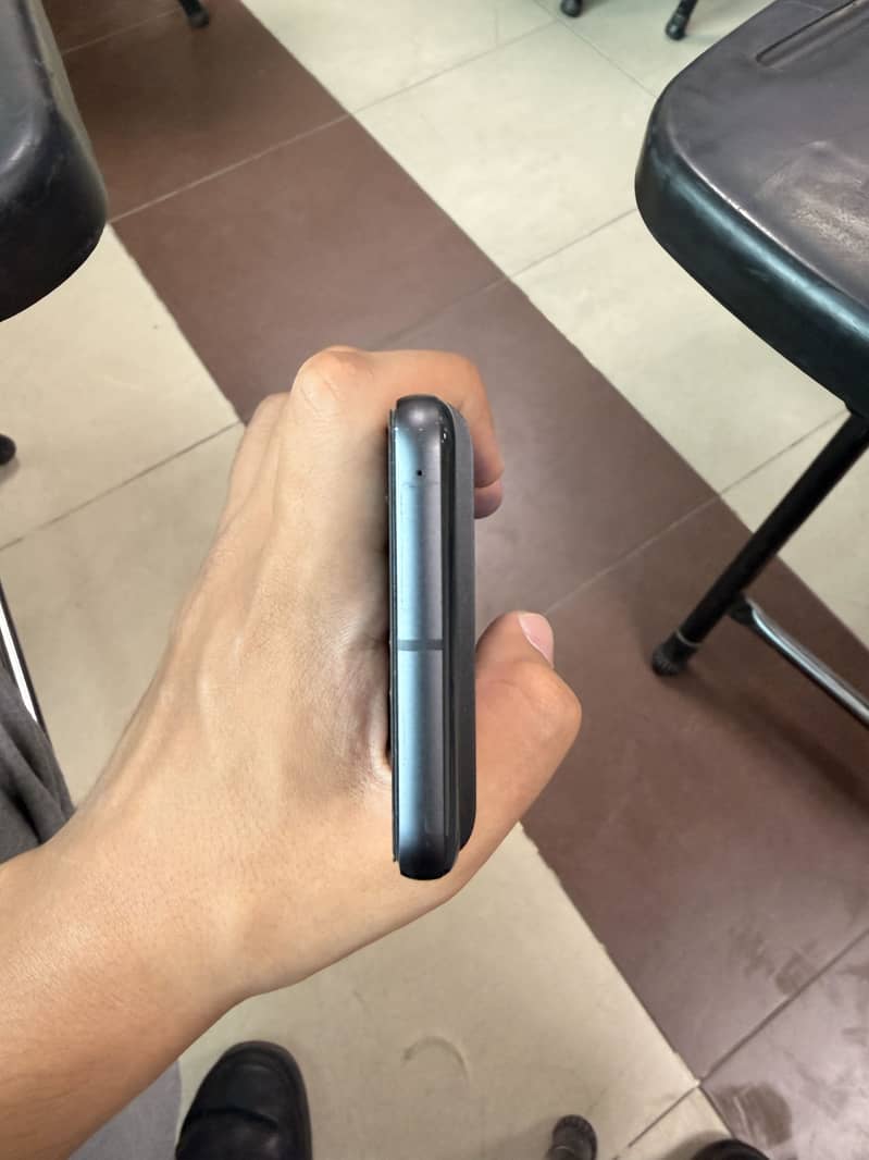 Google Pixel 8 4