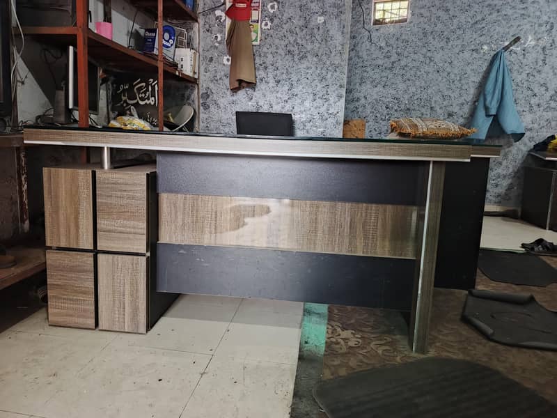 office tabale 0