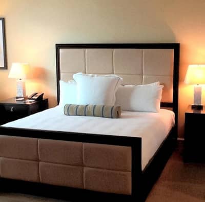Scratchless modern solid iron bed. gently used,perfect condition