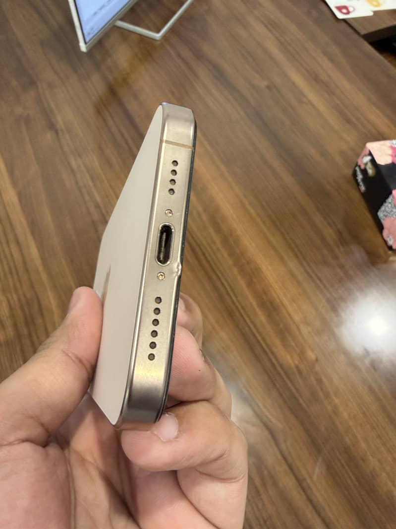 Apple iPhone 16 Pro Max 2