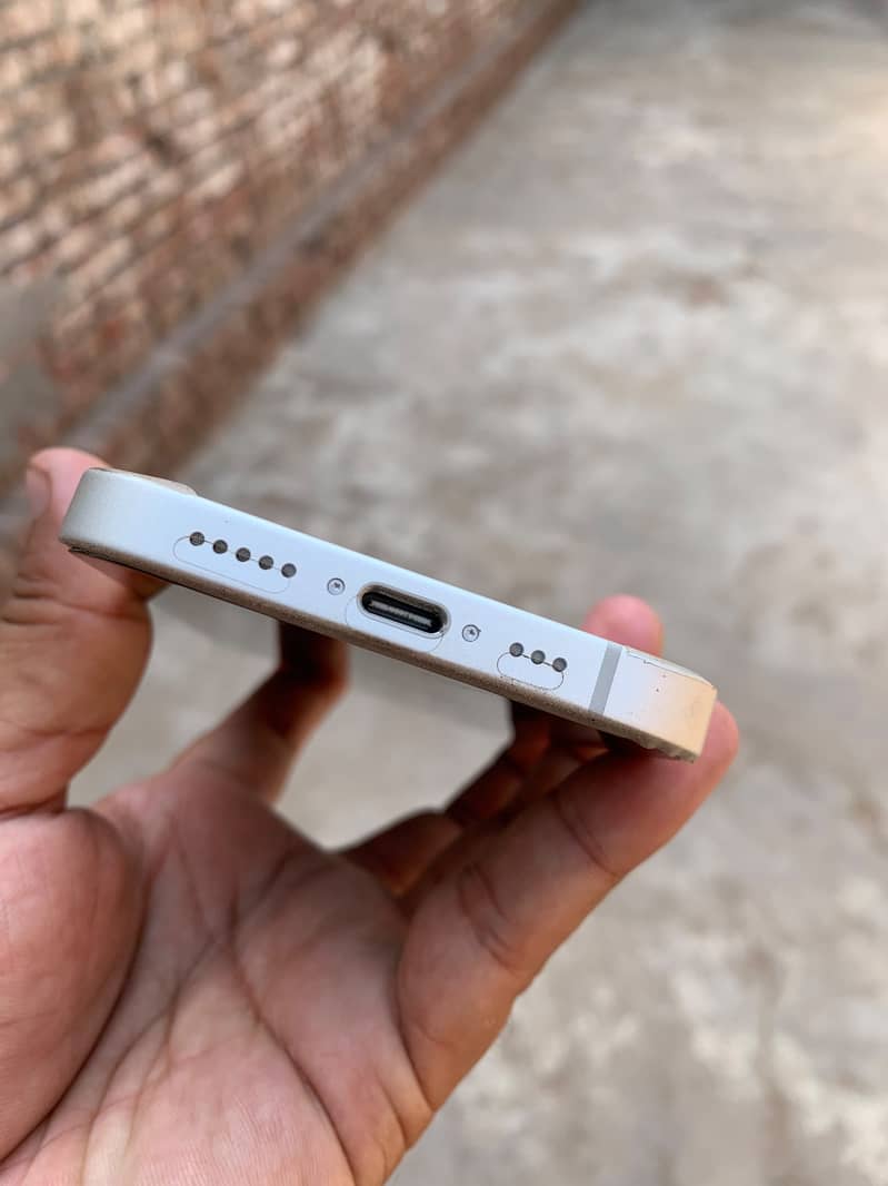 Apple iPhone 16e JV 5