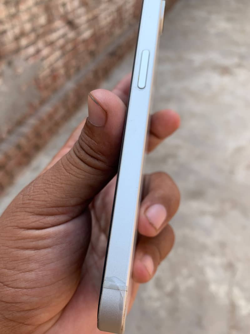 Apple iPhone 16e JV 6