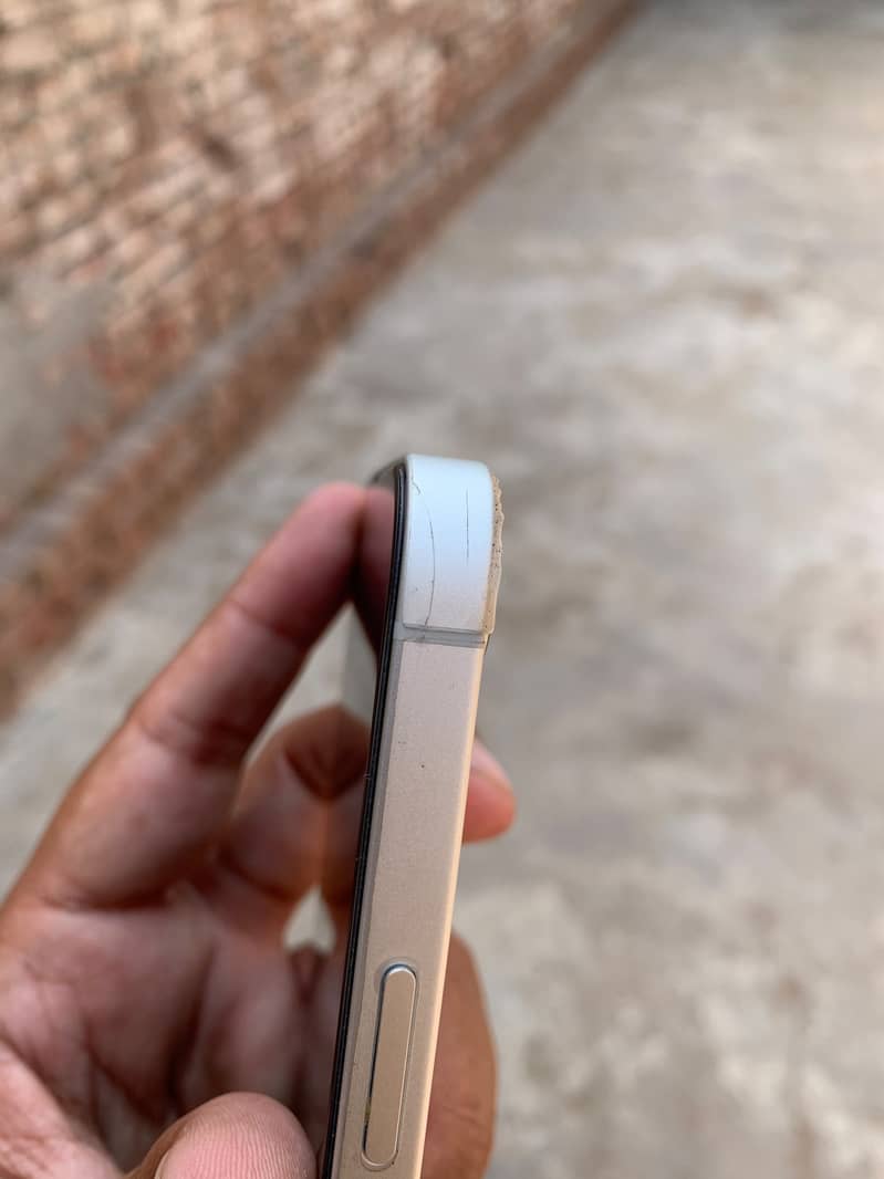 Apple iPhone 16e JV 8