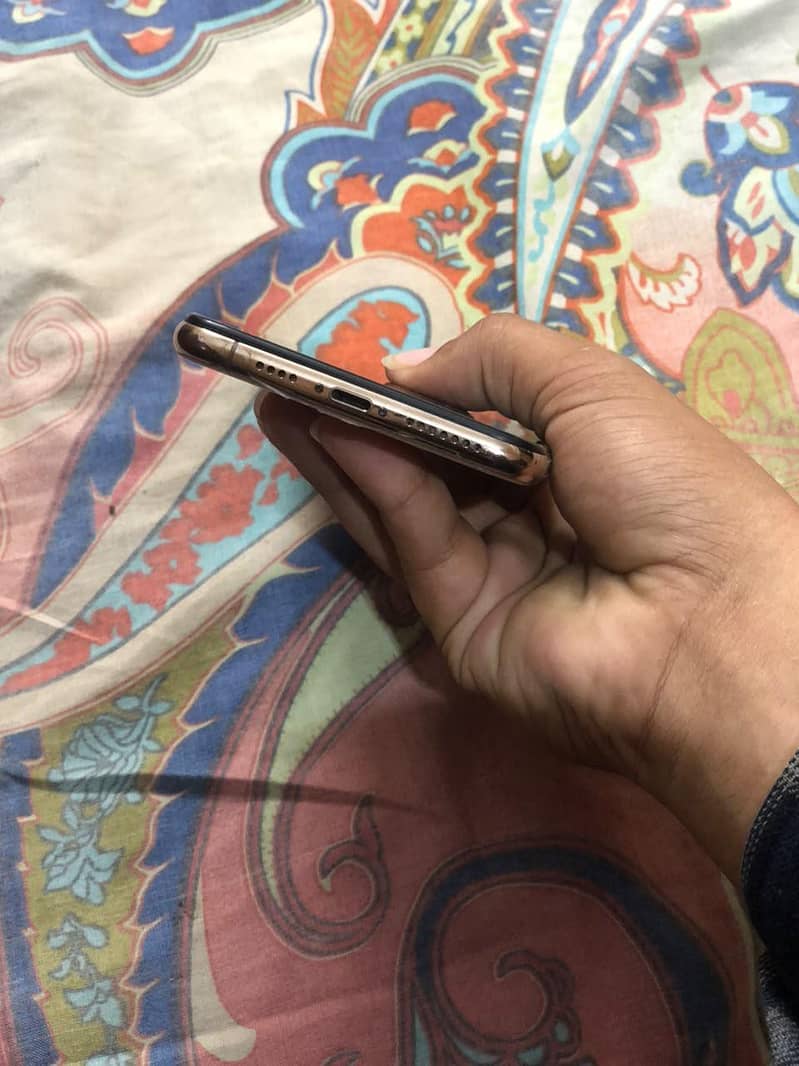 Apple iPhone XS Max 5