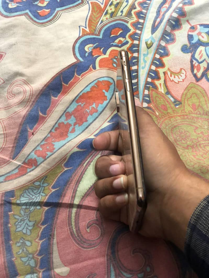 Apple iPhone XS Max 6