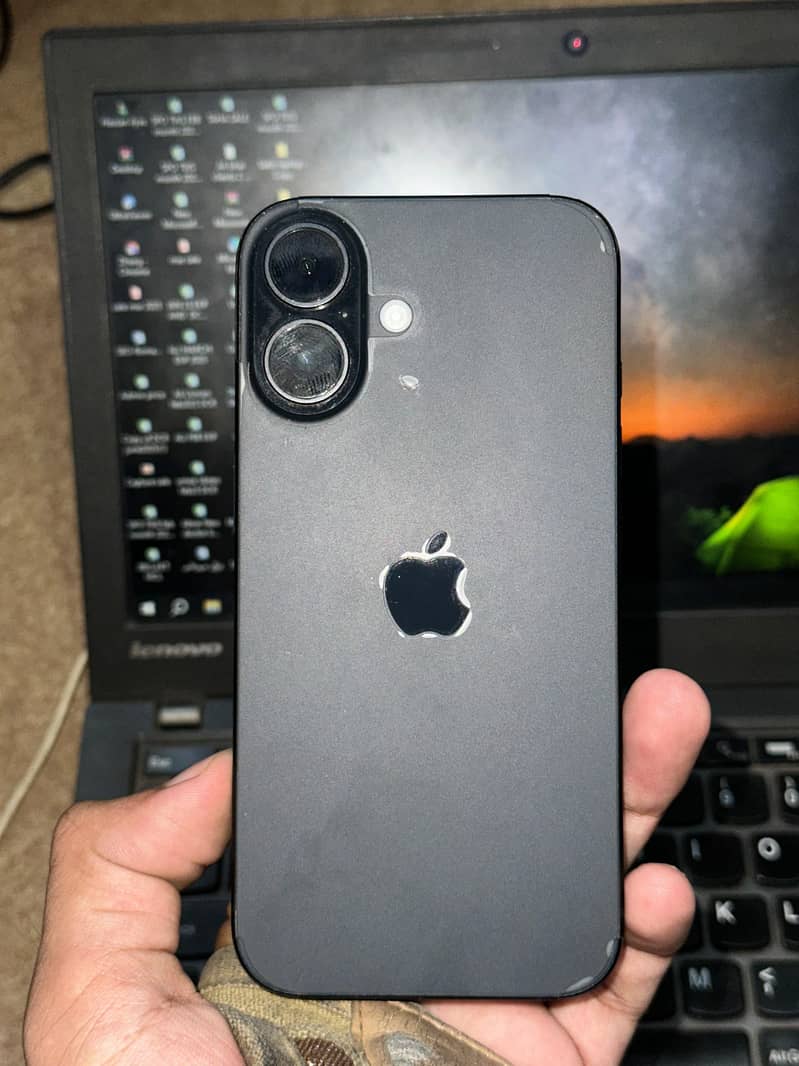 Apple iPhone 16 0