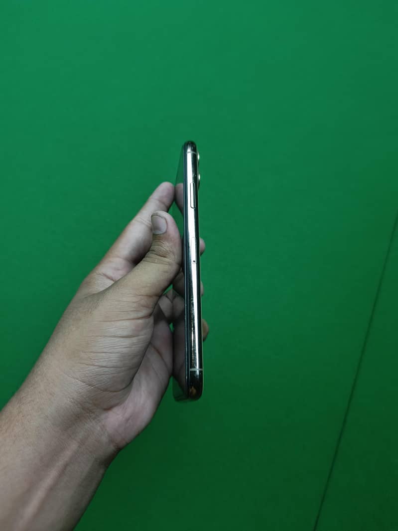Apple iPhone 11 Pro Max 1