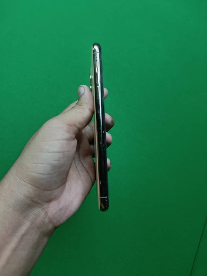 Apple iPhone 11 Pro Max 3