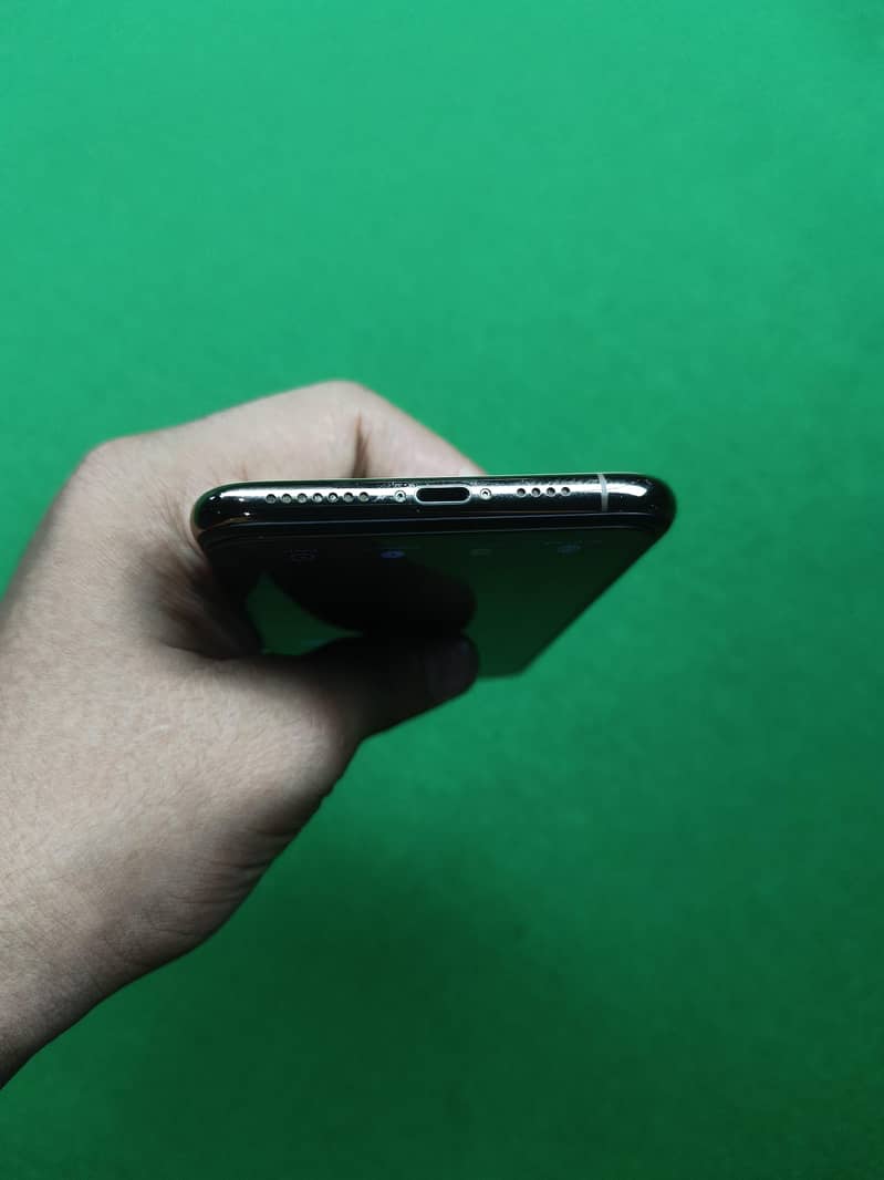 Apple iPhone 11 Pro Max 4
