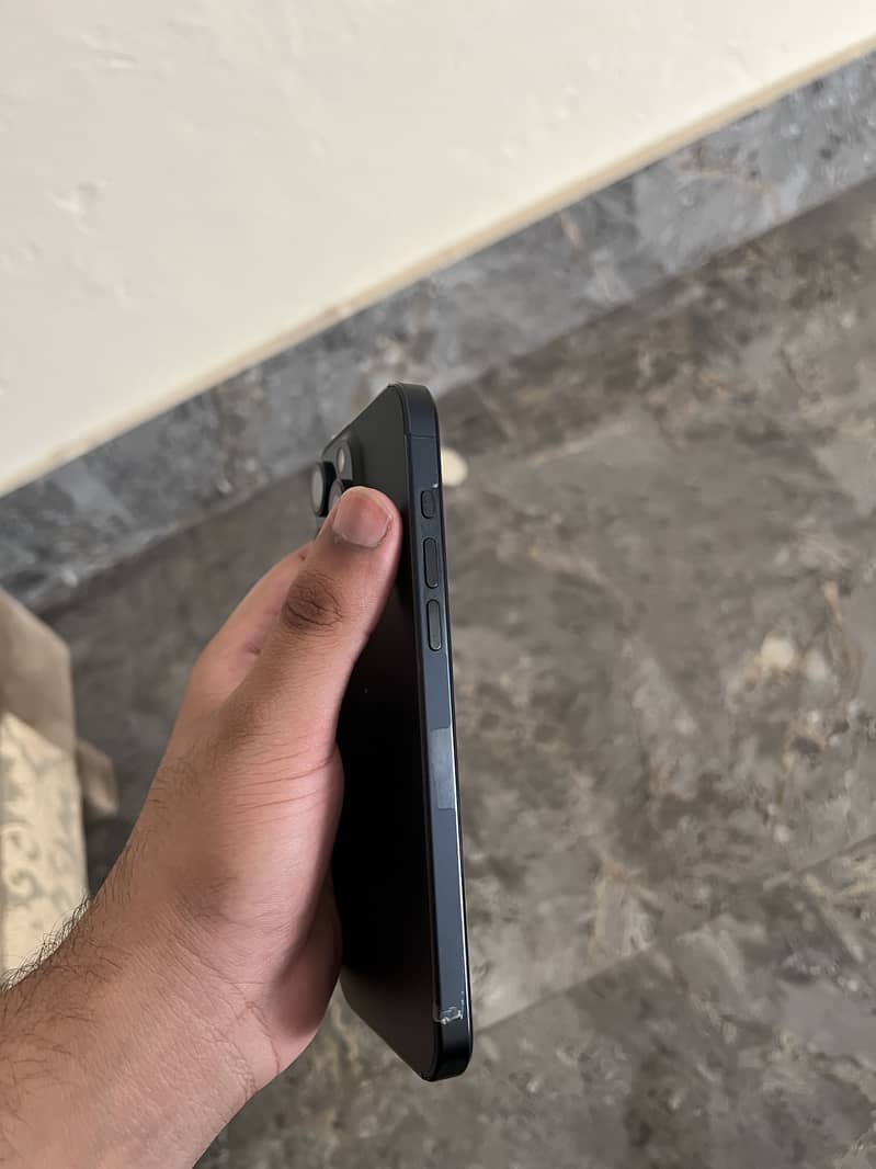 Apple iPhone 15 Pro Max 4