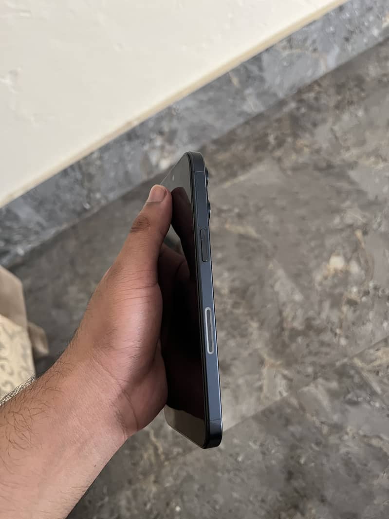 Apple iPhone 15 Pro Max 5