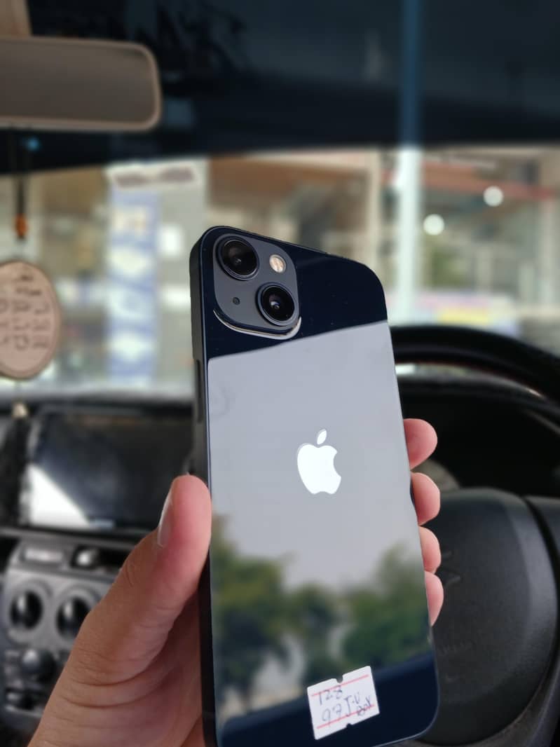 Apple iPhone 13 4