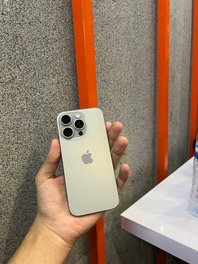 Apple iPhone 15 Pro sim locked
