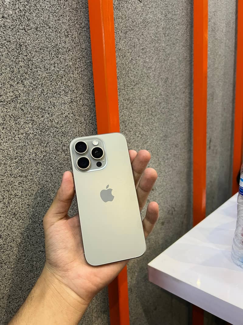 Apple iPhone 15 Pro sim locked 0