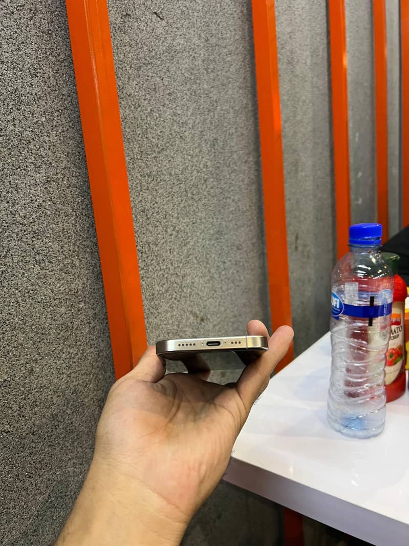 Apple iPhone 15 Pro sim locked 1