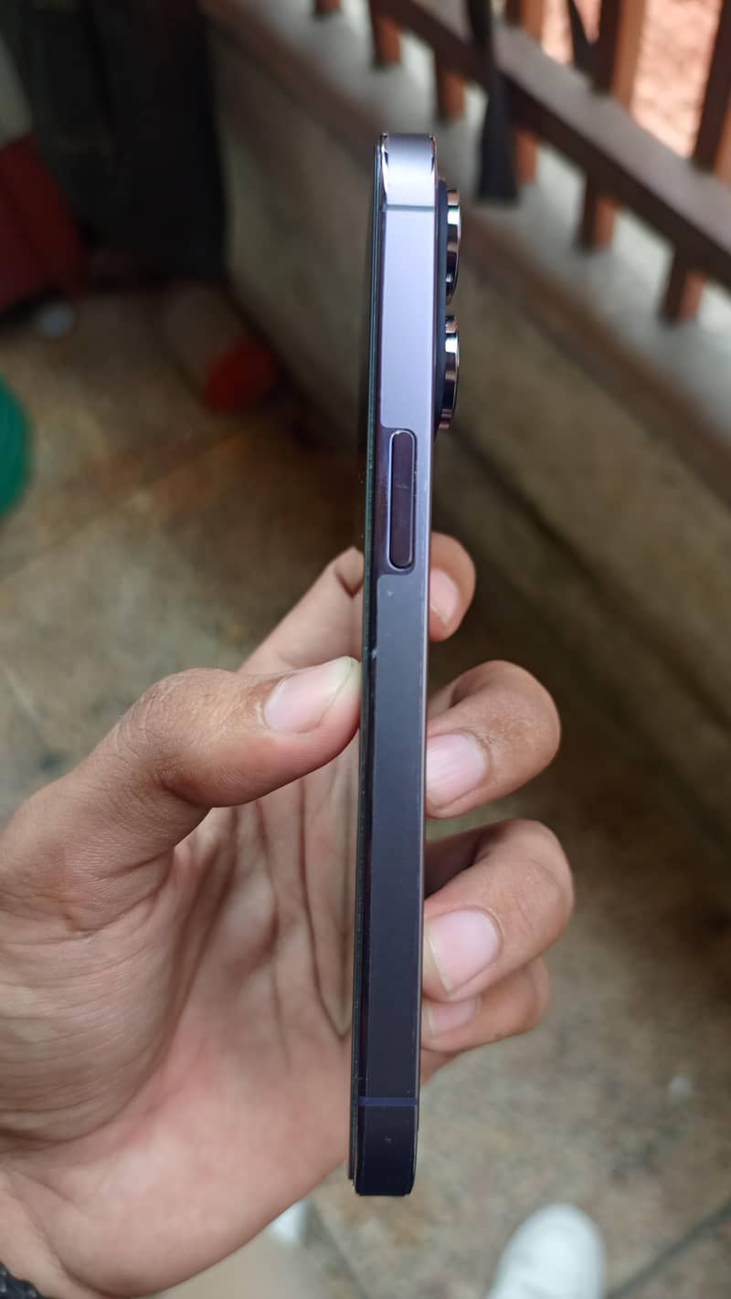 Apple iPhone 14 Pro 1