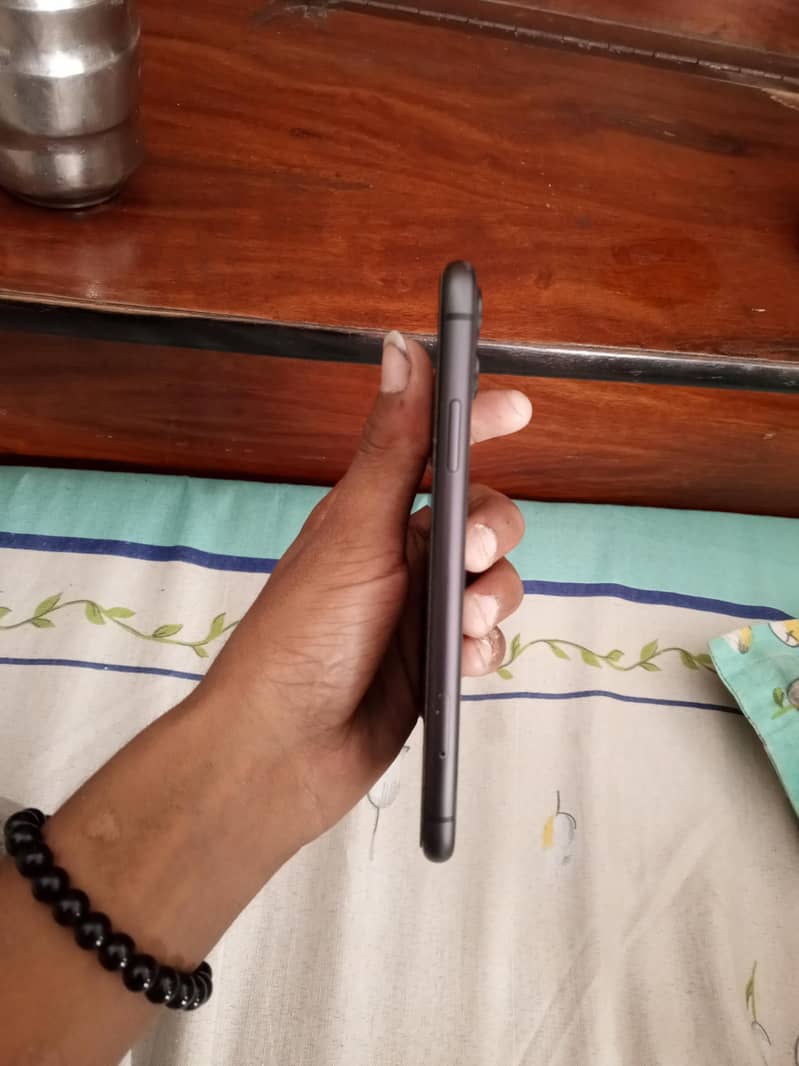 Apple iPhone 11 3