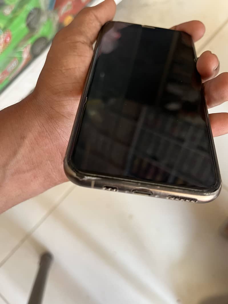 Apple iPhone 11 Pro 2