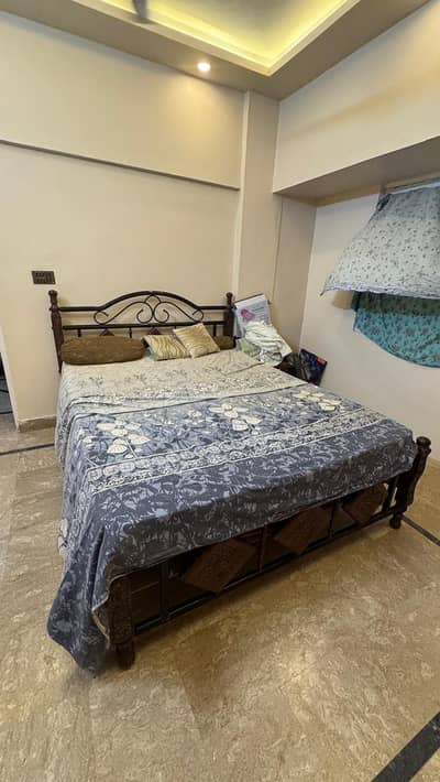 Iron bed with sheesham handwork ( with mattress )