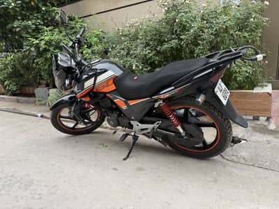 Honda Cb150F - orange tone