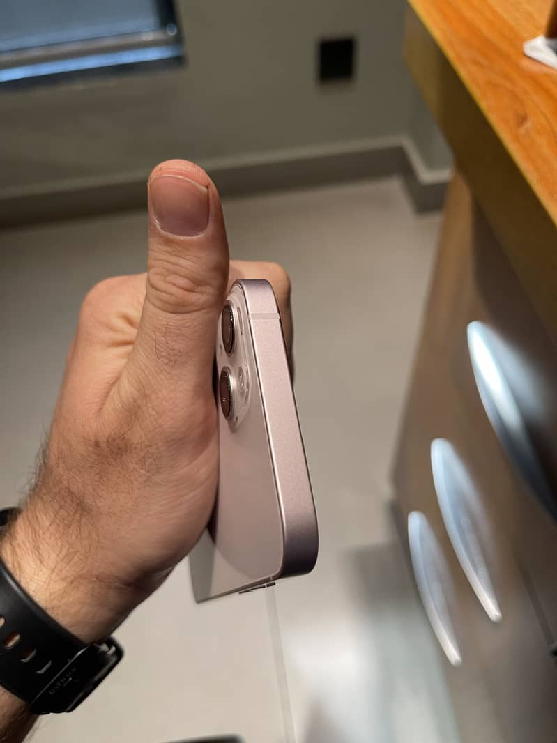Apple iPhone 13 4