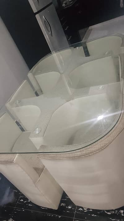 urgent sale : 6 seater dining table
