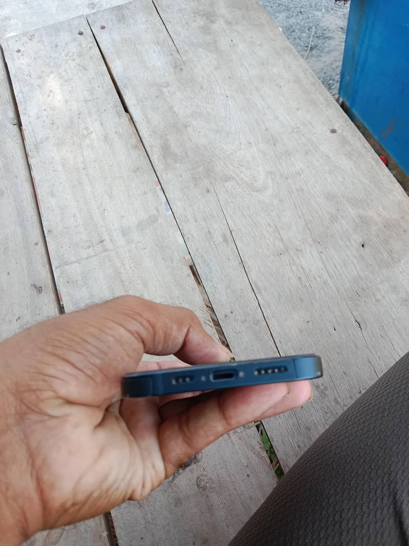 Apple iPhone 13 3