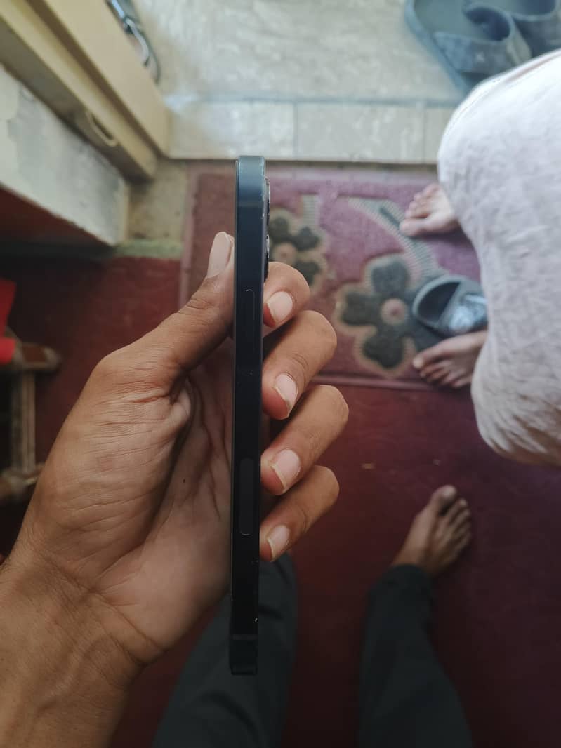 Apple iPhone 12 1