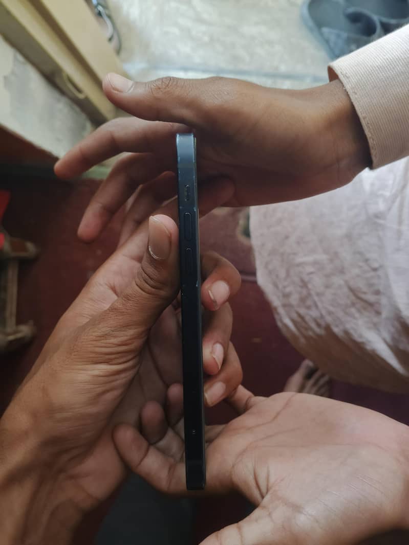 Apple iPhone 12 3