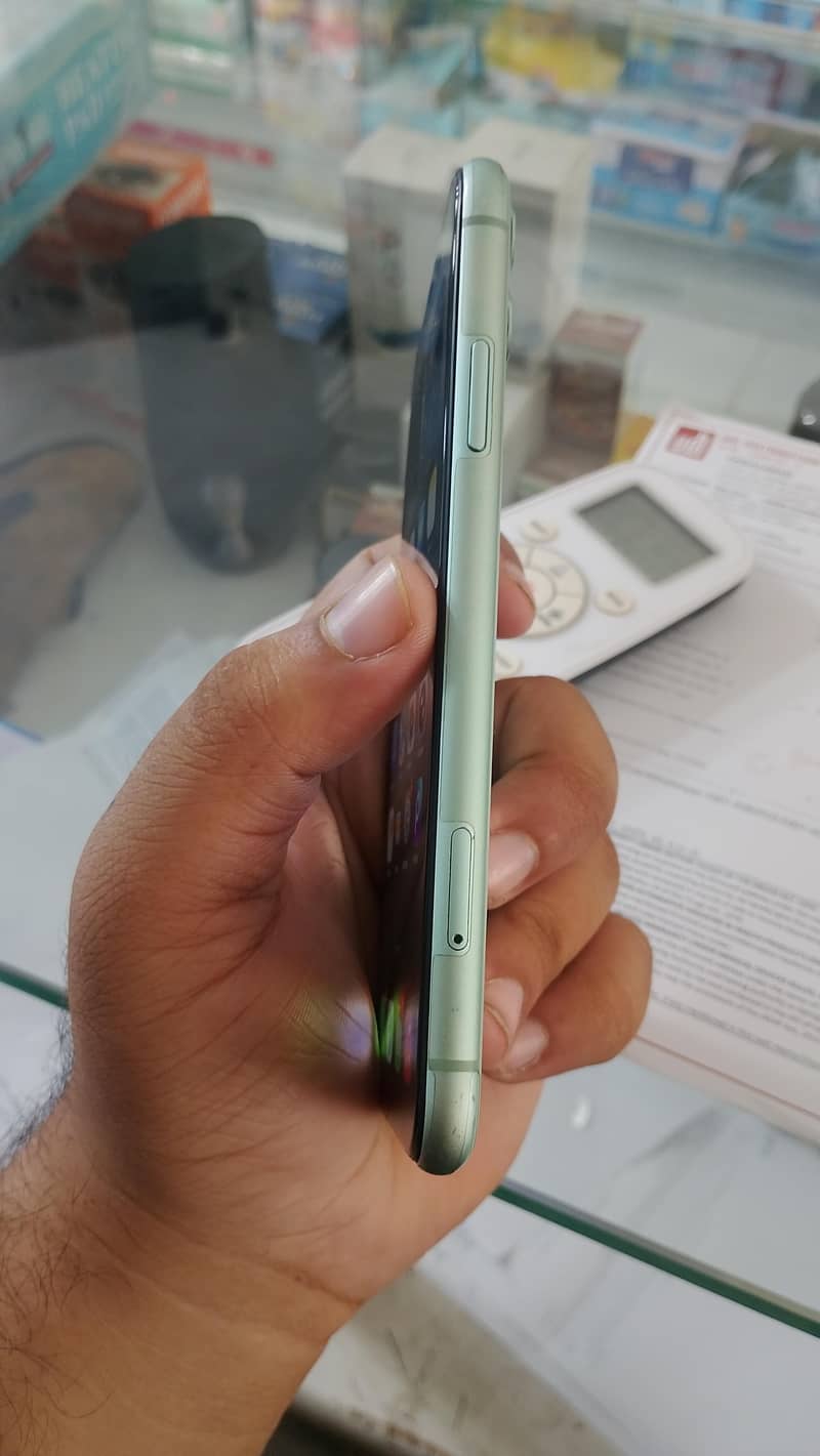 Apple iPhone 11 3