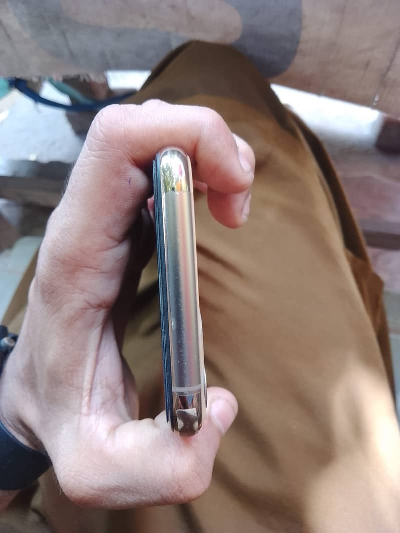 Apple iPhone 11 Pro 2