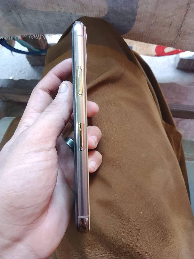 Apple iPhone 11 Pro 6