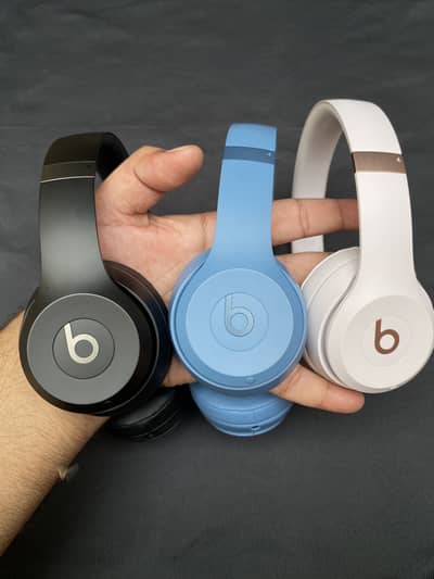 Beats Solo 4 Headphone neats by Apple