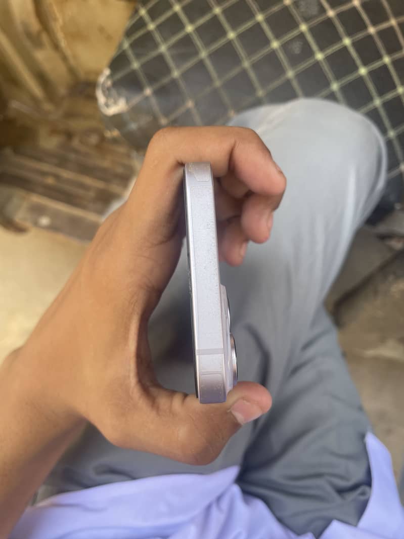 Apple iPhone 14 3